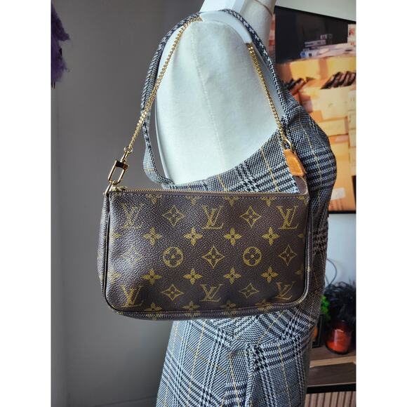 Louis Vuitton Pochette Accessoires Monogram LV Shoulder Bag Vintage Y2K Style - Picture 4 of 15